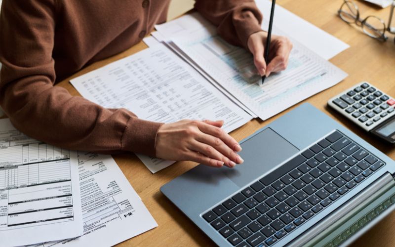 What Does a Bookkeeper Do